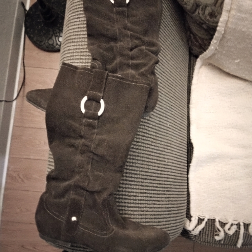 GUESS Chocolate Suede Boots